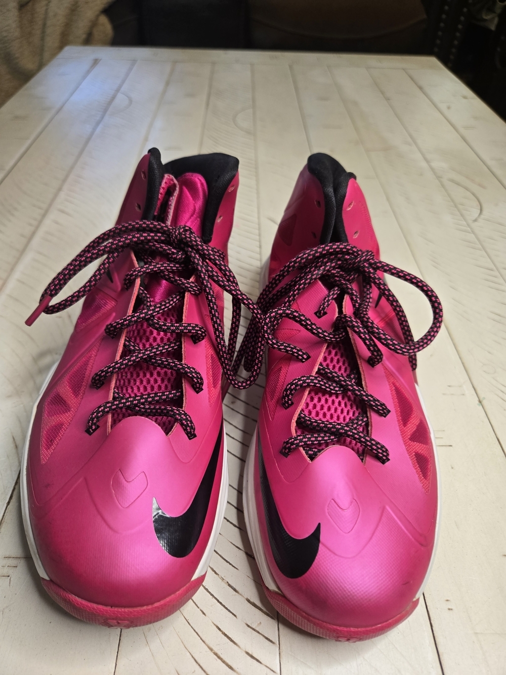 Nike LeBron X 10 GS Fireberry Pink Breast Cancer Basketball Youth Size 7